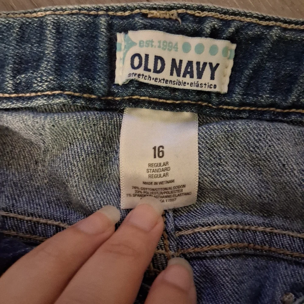 Old Navy Mediun Wash Denim Bermuda Shorts (KID'S SIZE)